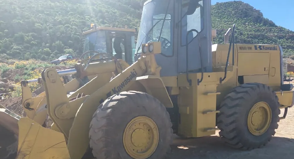 Kawasaki 21-ton front-end loader available for hire
